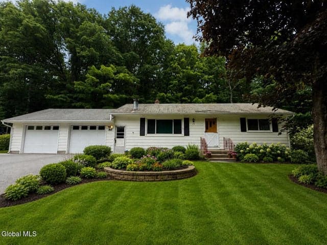 15 Frasier Road, Greenfield, NY, photo 1