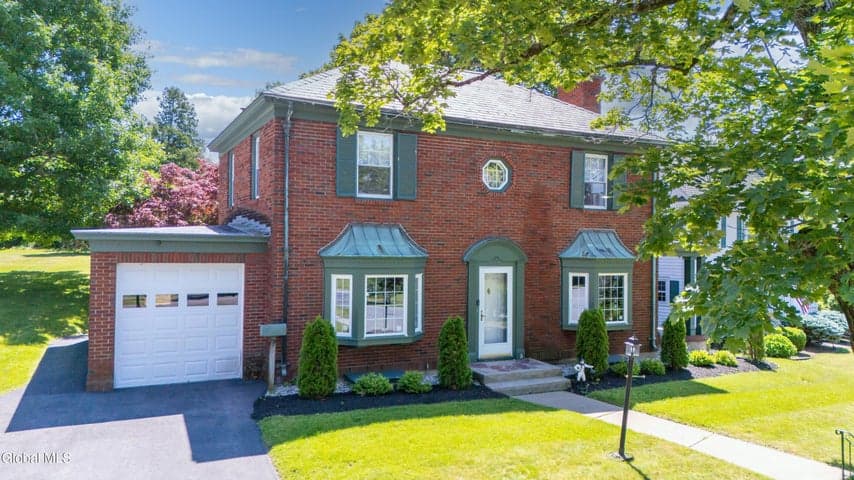 5 Coolidge Road, Amsterdam, NY