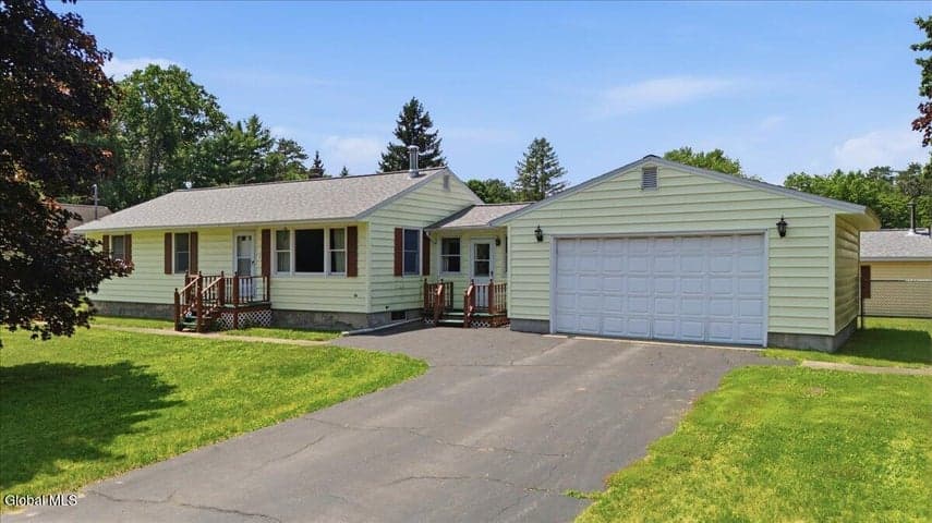 9 Lupine Lane, Queensbury, NY