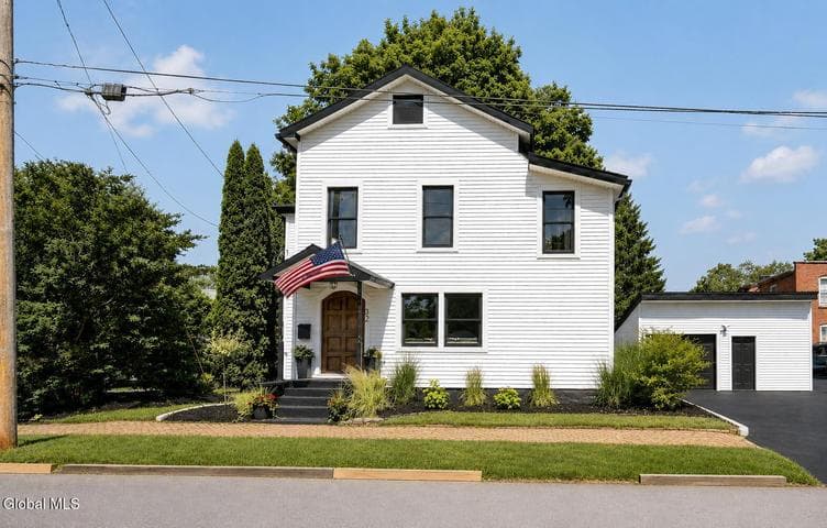82 Ludlow Street, Saratoga Springs, NY, photo 1
