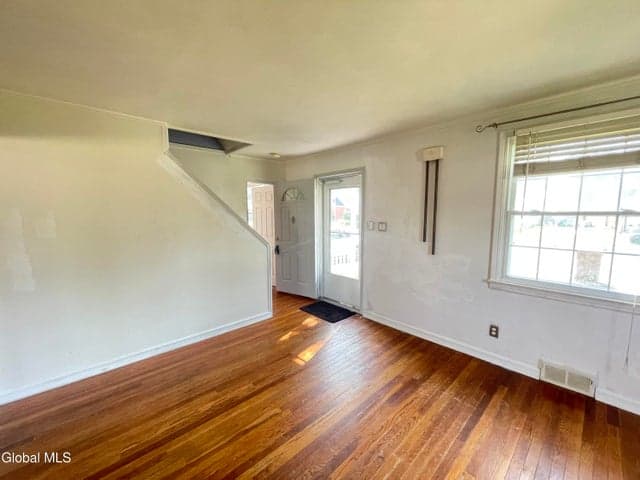 32 Park Avenue, Latham, NY, photo 4