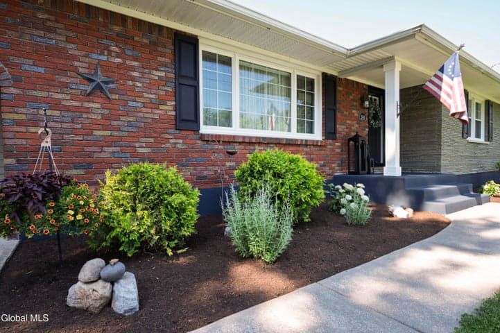 1040 John Alden Lane, Rotterdam, NY, photo 3