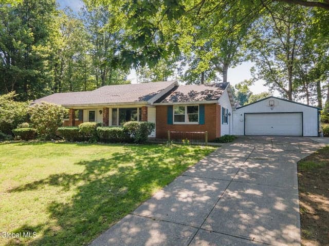 11 Matthew Drive, Schaghticoke, NY