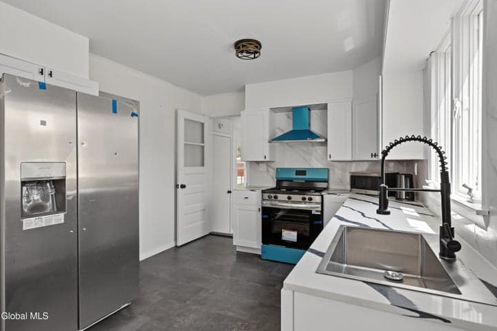 335 Hampton Avenue, East Greenbush, NY, photo 3