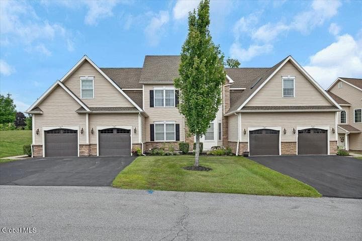 32 Beacon Street, Ballston, NY