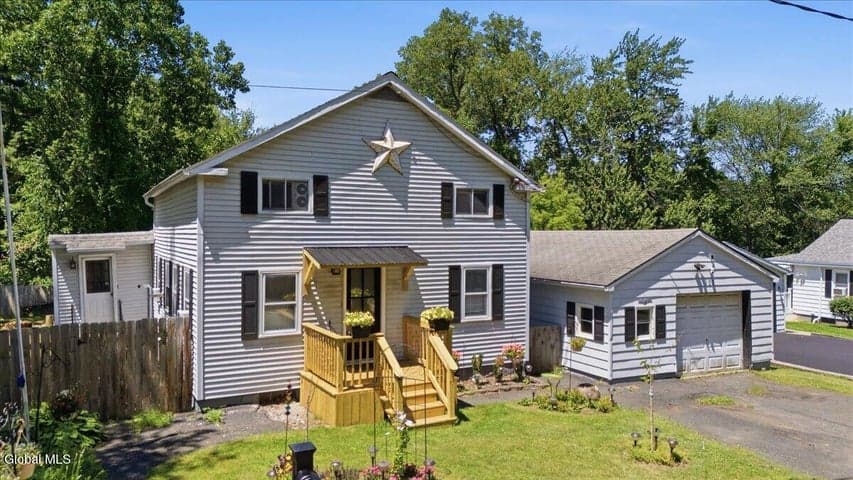 102 Stone Quarry Road, Halfmoon, NY