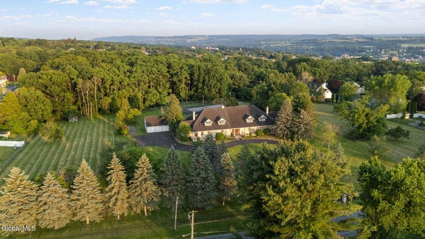 9 University Place, Amsterdam, NY