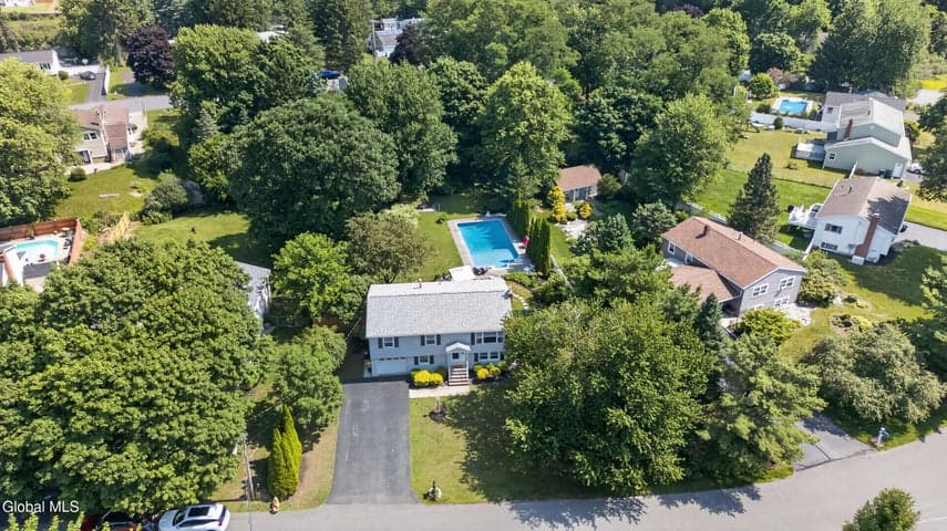 10 Marco Polo Drive, Latham, NY, photo 2