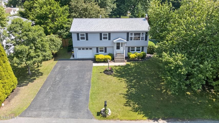10 Marco Polo Drive, Latham, NY, photo 3