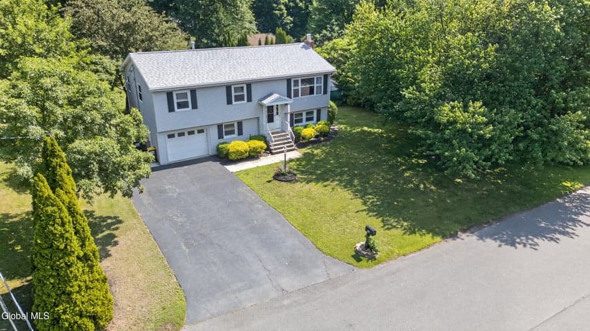 10 Marco Polo Drive, Latham, NY, photo 4