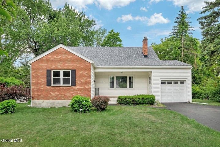 2027 Fairlawn Parkway, Niskayuna, NY