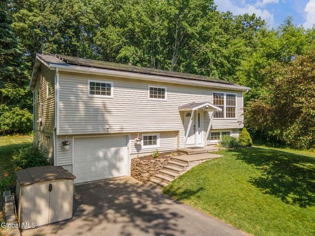 14 Gail Avenue, Colonie, NY, photo 1