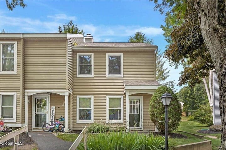6 Wilton Court, Halfmoon, NY