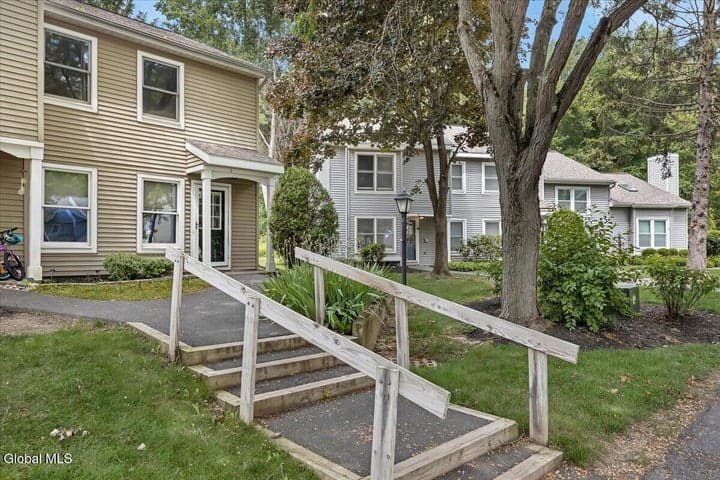 6 Wilton Court, Halfmoon, NY, photo 3