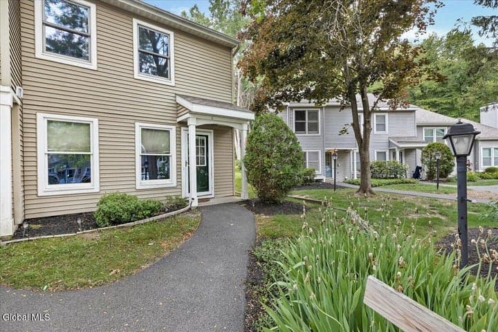 6 Wilton Court, Halfmoon, NY, photo 4