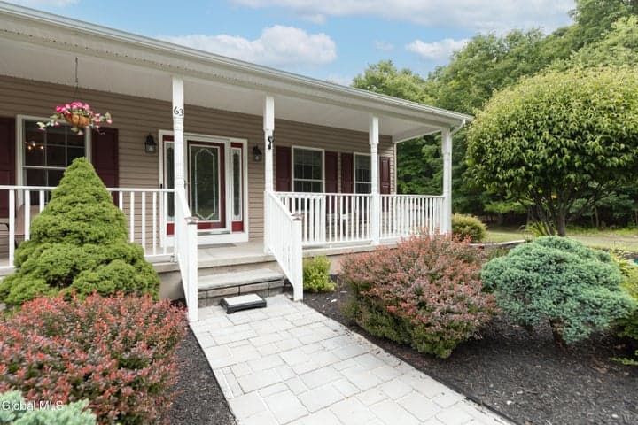 63 Chadwycke Court, Schodack, NY, photo 4