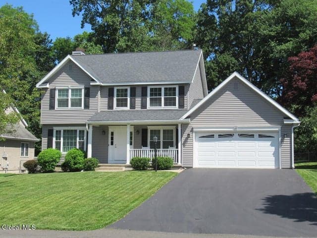 11 Elaine Court, Latham, NY