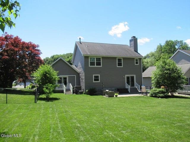 11 Elaine Court, Latham, NY, photo 2