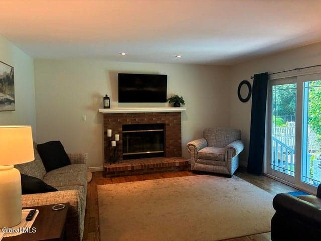 11 Elaine Court, Latham, NY, photo 4