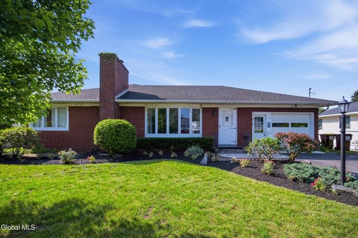 13 Marie Parkway, Loudonville, NY