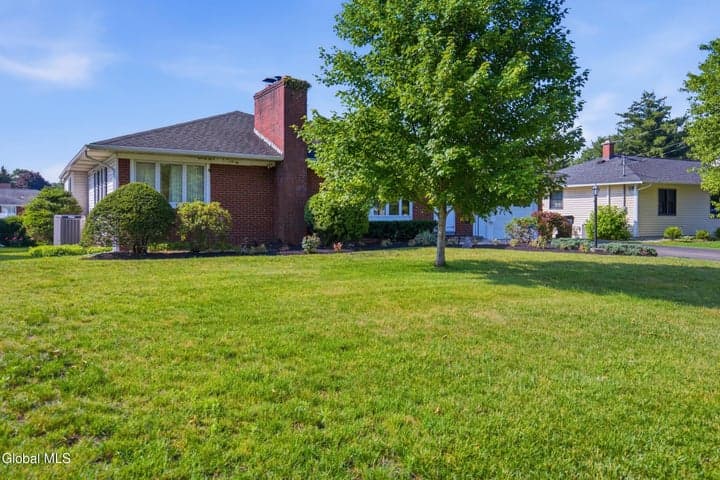 13 Marie Parkway, Loudonville, NY, photo 3