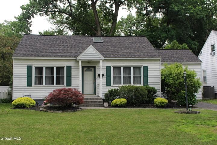 17 Warren St Street, Guilderland, NY
