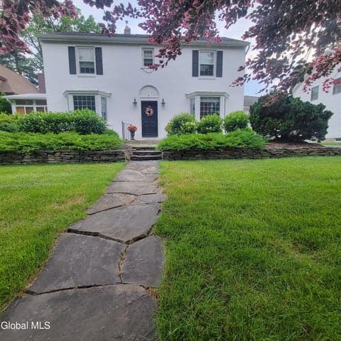 41 Berkshire Drive, East Greenbush, NY