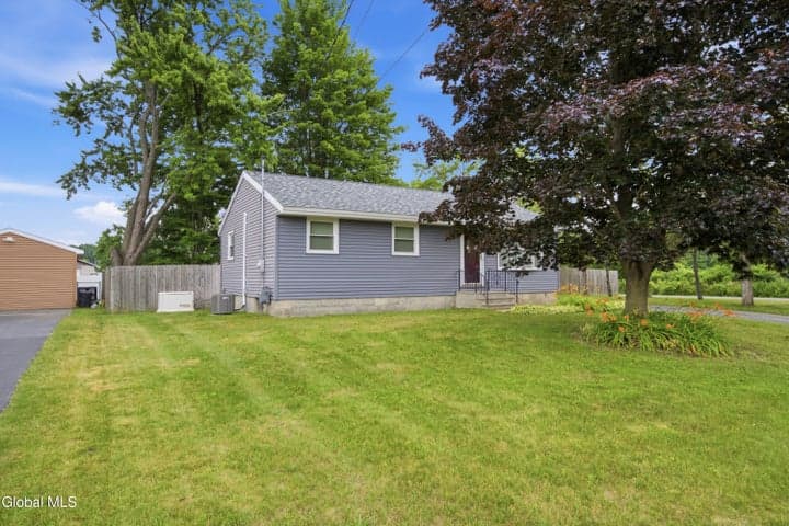 1684 Roma, Schenectady, NY, photo 4