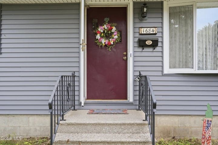 1684 Roma, Schenectady, NY, photo 5