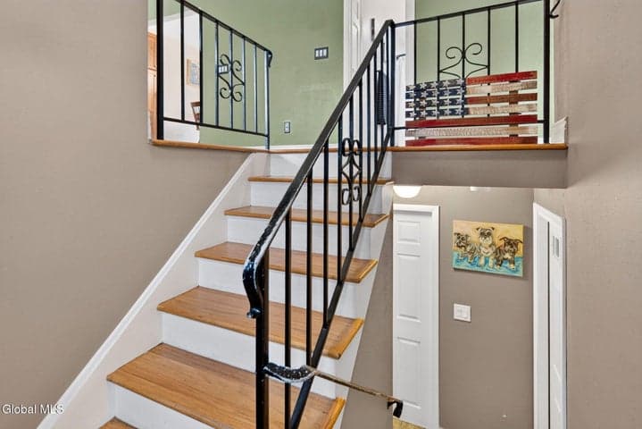 33 Hawthorne Court, Loudonville, NY, photo 2