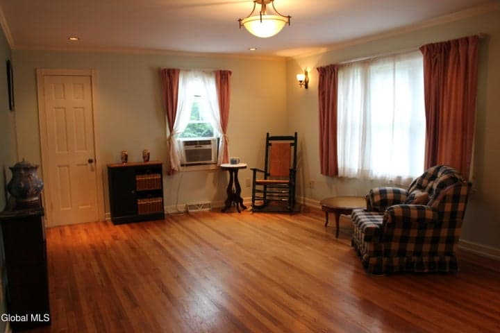 17 Warren St Street, Guilderland, NY, photo 2