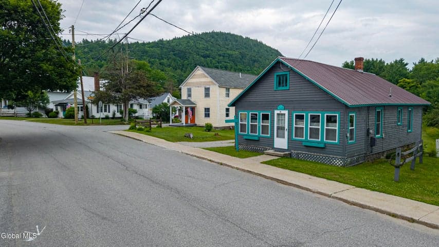 12 Theriot Avenue, Chester, NY, photo 2
