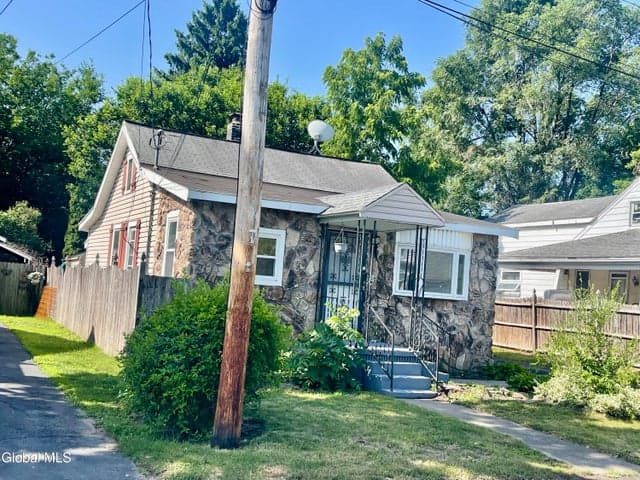 60 Woodlawn Street, Rotterdam, NY