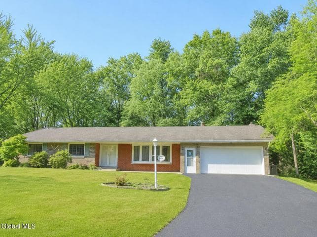 915 Londonderry Court, Schenectady, NY