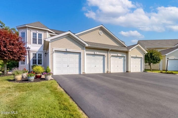 45 Patroon Pointe Drive, Rensselaer, NY, photo 2