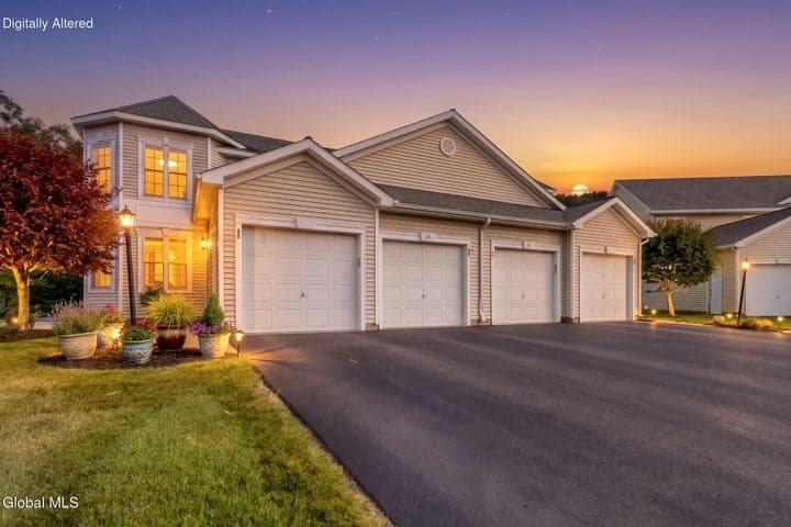 45 Patroon Pointe Drive, Rensselaer, NY