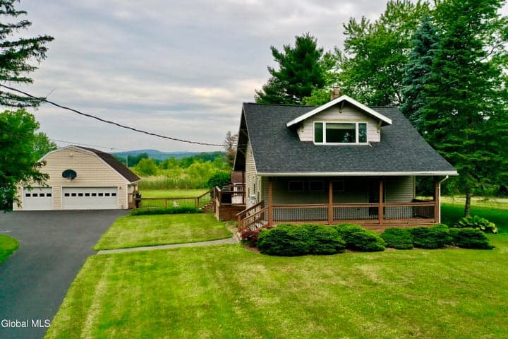 87 Lasher Road, Bethlehem, NY