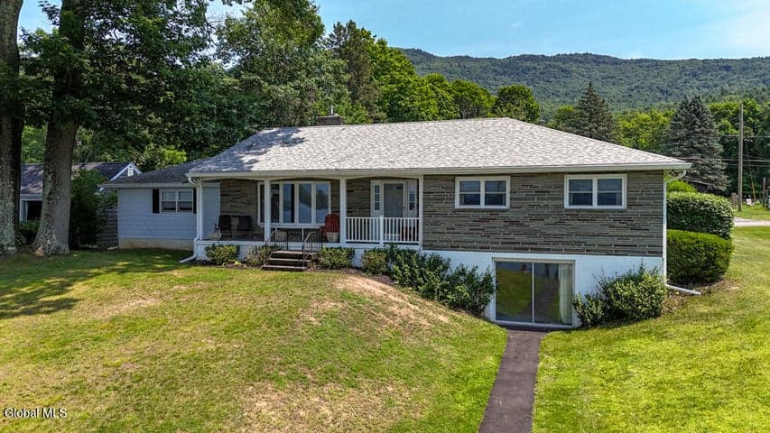 29 Trout Pavilion Road, Queensbury, NY, photo 3