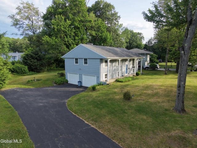 19 Shetland Drive, Delmar, NY, photo 2