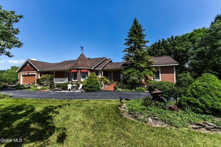 625 McKay Road, Amsterdam, NY