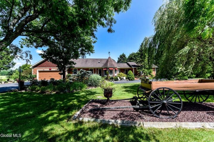 625 McKay Road, Amsterdam, NY, photo 4