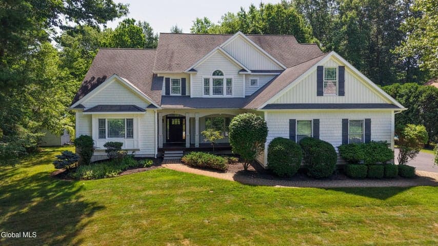 9 Sweetbriar Drive, Wilton, NY