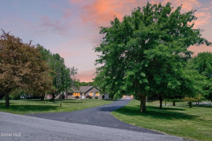 88 Oak Valley Way, Queensbury, NY, photo 2