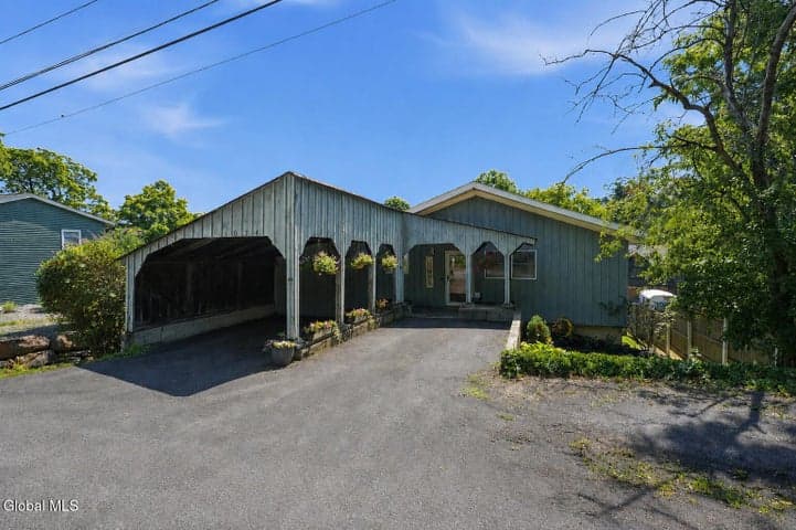 1074 Main Street, Saugerties, NY