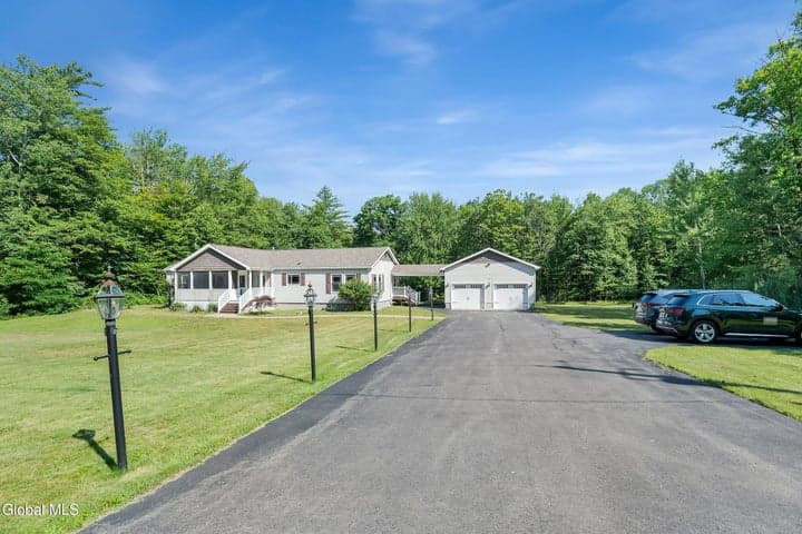 28 Lincoln Mountain Road, Greenfield, NY