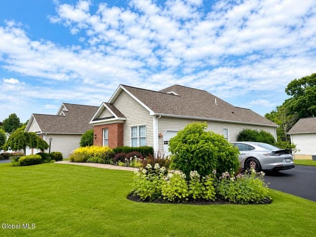 37 Cheshire Way, Loudonville, NY, photo 2