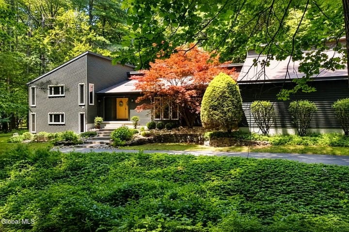 27 Robinwood Drive, Clifton Park, NY