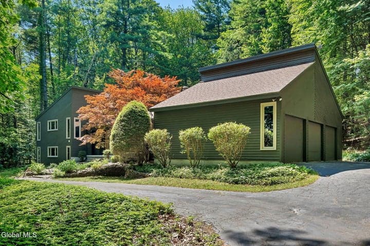 27 Robinwood Drive, Clifton Park, NY, photo 4