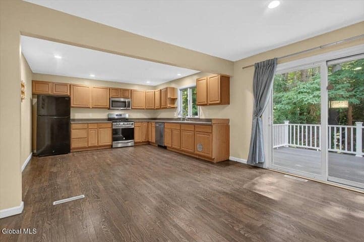 33 Jones Road, Wilton, NY, photo 4