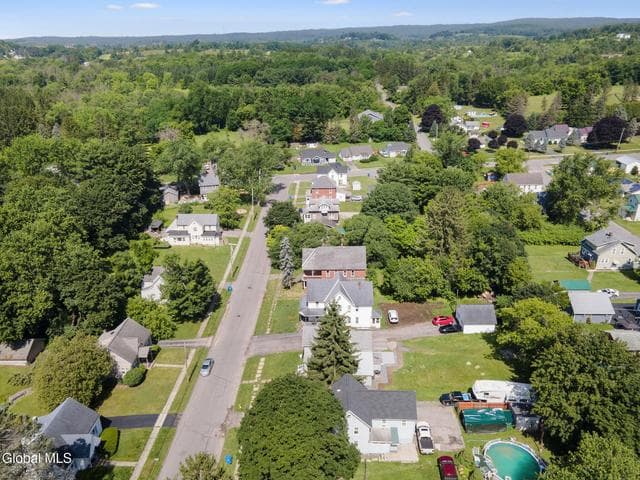 19 Matthew Street, Johnstown, NY, photo 2